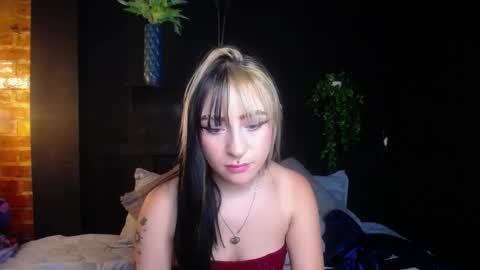 Snapshot of melodygirl2__ chatting on 13, 4, 2026 MELODY online show from 13, 4, 2026