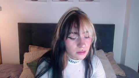 Snapshot of melodygirl2__ chatting on 16, 4, 2026 MELODY online show from 16, 4, 2026