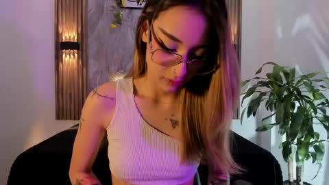 Snapshot of melodylanee chatting on 28, 5, 2026 melodylanee online show from 28, 5, 2026