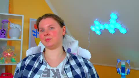 Snapshot of melodymoores chatting on 15, 4, 2026 Melody online show from 15, 4, 2026