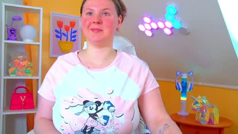 Snapshot of melodymoores chatting on 22, 4, 2026 Melody online show from 22, 4, 2026