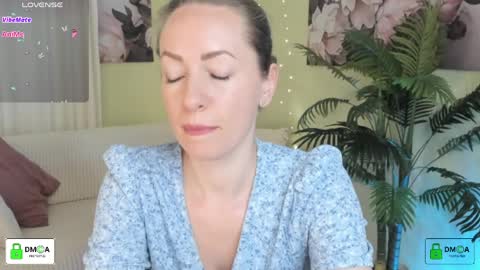 Snapshot of melodyys chatting on 4, 4, 2026 Melody My schedule this week Wednesday Thursday Sunday online show from 4, 4, 2026