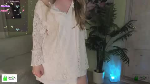 Snapshot of melodyys chatting on 15, 4, 2026 Melody My schedule this week Wednesday Thursday Sunday online show from 15, 4, 2026