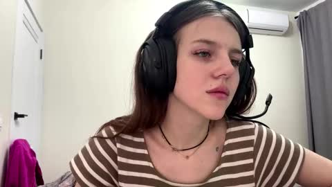 Hi Im Aria 18 years old online show from 18, 1, 2026