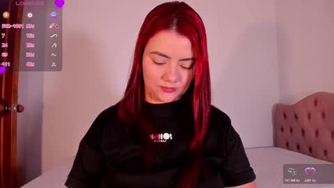 Snapshot of mely_rosee chatting on 17, 12, 2025 online show from 17, 12, 2025