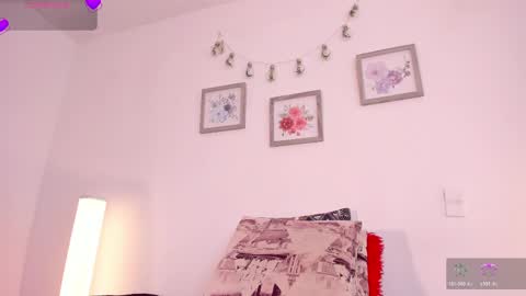 Snapshot of mely_rosee chatting on 8, 5, 2026 online show from 8, 5, 2026