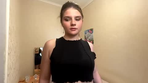 Snapshot of memento_mary chatting on 25, 6, 2026 The princess of your dreams online show from 25, 6, 2026