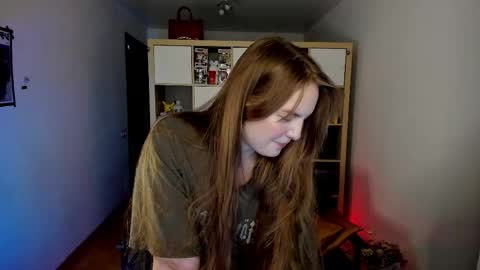 Snapshot of meow_k1tty chatting on 10, 4, 2026 Flora Next stream November 17th at 6 GMT online show from 10, 4, 2026