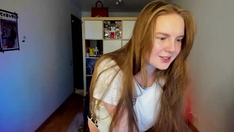 Snapshot of meow_k1tty chatting on 4, 5, 2026 Flora Next stream November 17th at 6 GMT online show from 4, 5, 2026