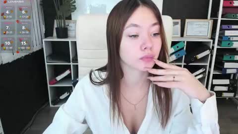 Snapshot of meow_mellie chatting on 16, 10, 2025 meow_mellie online show from 16, 10, 2025