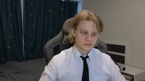 Snapshot of meow_mickey chatting on 15, 12, 2024 Mickey online show from 15, 12, 2024