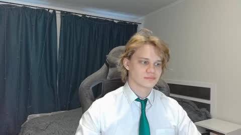 Snapshot of meow_mickey chatting on 16, 12, 2024 Mickey online show from 16, 12, 2024