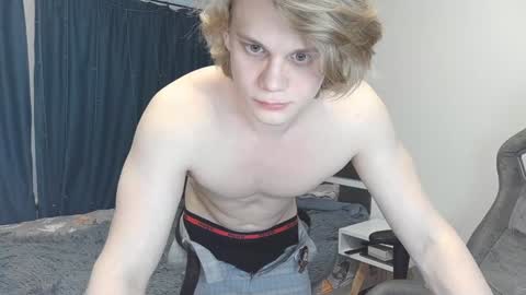 Snapshot of meow_mickey chatting on 16, 12, 2024 Mickey online show from 16, 12, 2024