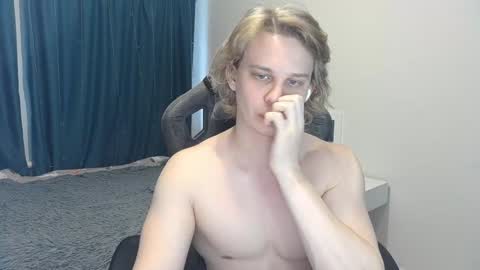 Snapshot of meow_mickey chatting on 18, 12, 2024 Mickey online show from 18, 12, 2024