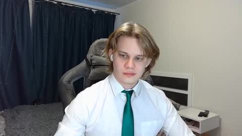 Snapshot of meow_mickey chatting on 24, 12, 2024 Mickey online show from 24, 12, 2024