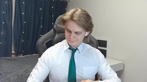 Snapshot of meow_mickey chatting on 24, 12, 2024 Mickey online show from 24, 12, 2024