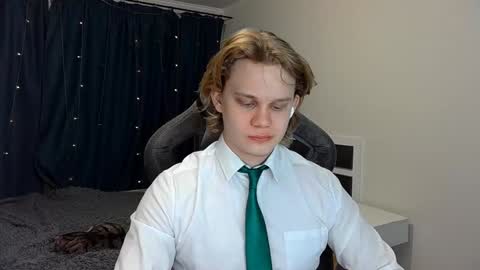 Snapshot of meow_mickey chatting on 25, 12, 2024 Mickey online show from 25, 12, 2024