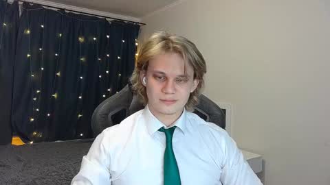 Snapshot of meow_mickey chatting on 25, 12, 2024 Mickey online show from 25, 12, 2024