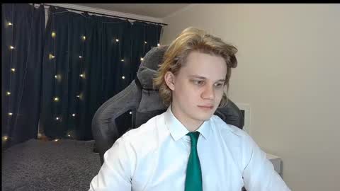 Snapshot of meow_mickey chatting on 27, 12, 2024 Mickey online show from 27, 12, 2024