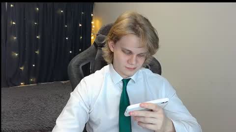 Snapshot of meow_mickey chatting on 27, 12, 2024 Mickey online show from 27, 12, 2024