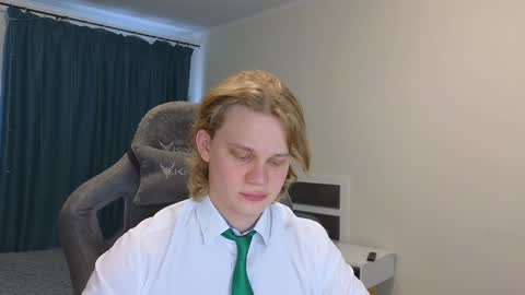 Snapshot of meow_mickey chatting on 1, 2, 2025 Mickey online show from 1, 2, 2025