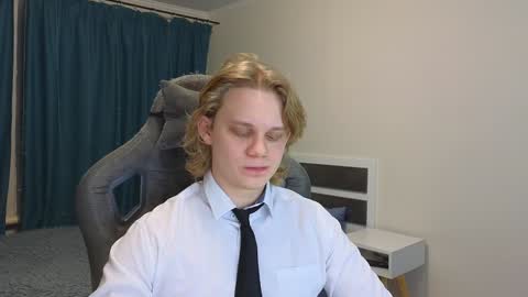 Snapshot of meow_mickey chatting on 4, 2, 2025 Mickey online show from 4, 2, 2025