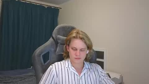 Snapshot of meow_mickey chatting on 13, 2, 2025 Mickey online show from 13, 2, 2025