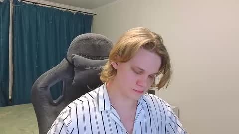 Snapshot of meow_mickey chatting on 24, 2, 2025 Mickey online show from 24, 2, 2025