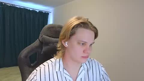 Snapshot of meow_mickey chatting on 25, 2, 2025 Mickey online show from 25, 2, 2025