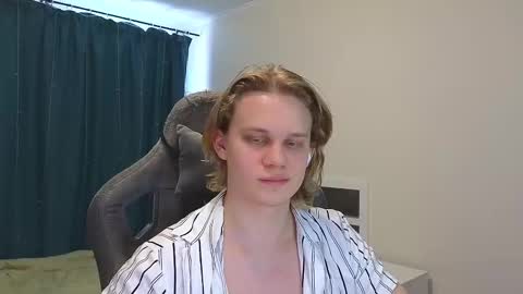 Snapshot of meow_mickey chatting on 4, 3, 2025 Mickey online show from 4, 3, 2025