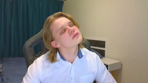 Snapshot of meow_mickey chatting on 7, 3, 2025 Mickey online show from 7, 3, 2025