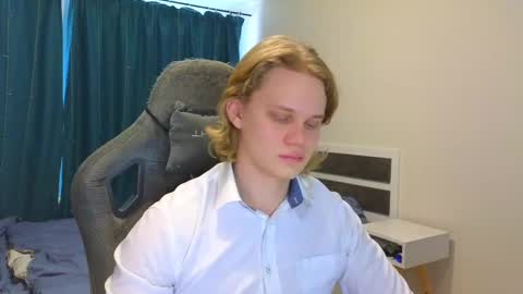 Snapshot of meow_mickey chatting on 8, 3, 2025 Mickey online show from 8, 3, 2025