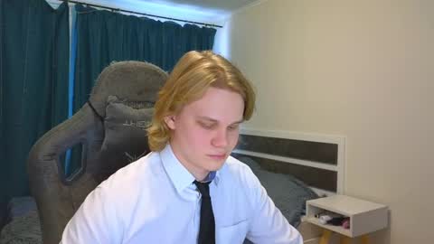 Snapshot of meow_mickey chatting on 12, 3, 2025 Mickey online show from 12, 3, 2025