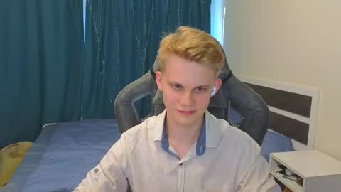 Snapshot of meow_mickey chatting on 10, 9, 2025 Mickey online show from 10, 9, 2025