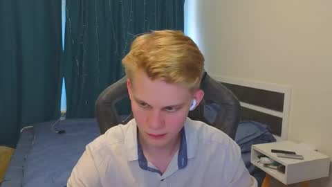 Snapshot of meow_mickey chatting on 11, 9, 2025 Mickey online show from 11, 9, 2025