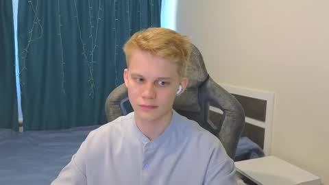 Snapshot of meow_mickey chatting on 17, 9, 2025 Mickey online show from 17, 9, 2025