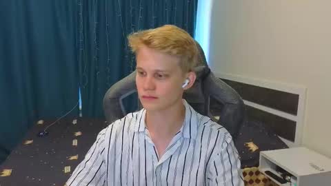 Snapshot of meow_mickey chatting on 3, 10, 2025 Mickey online show from 3, 10, 2025