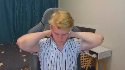 Snapshot of meow_mickey chatting on 7, 10, 2025 Mickey online show from 7, 10, 2025