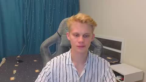 Snapshot of meow_mickey chatting on 8, 10, 2025 Mickey online show from 8, 10, 2025