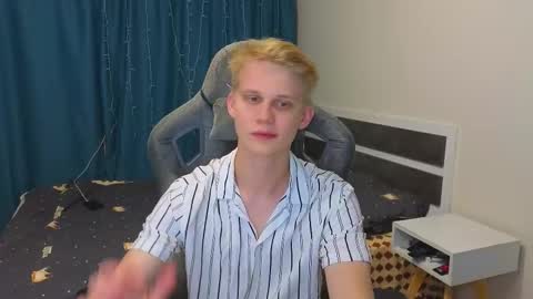 Snapshot of meow_mickey chatting on 9, 10, 2025 Mickey online show from 9, 10, 2025