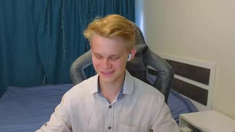 Snapshot of meow_mickey chatting on 15, 10, 2025 Mickey online show from 15, 10, 2025