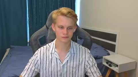 Snapshot of meow_mickey chatting on 18, 10, 2025 Mickey online show from 18, 10, 2025