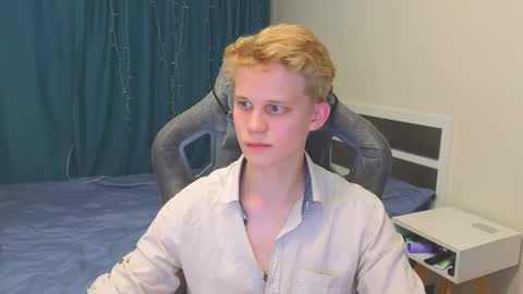 Snapshot of meow_mickey chatting on 20, 10, 2025 Mickey online show from 20, 10, 2025