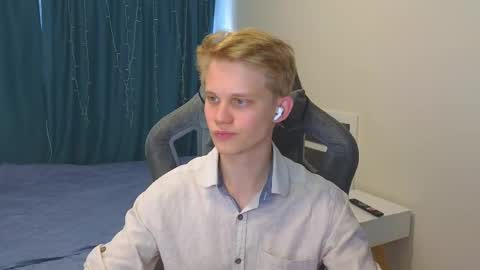 Snapshot of meow_mickey chatting on 21, 10, 2025 Mickey online show from 21, 10, 2025