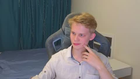 Snapshot of meow_mickey chatting on 22, 10, 2025 Mickey online show from 22, 10, 2025