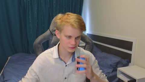 Snapshot of meow_mickey chatting on 28, 10, 2025 Mickey online show from 28, 10, 2025