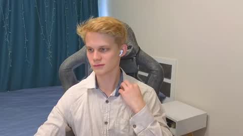 Snapshot of meow_mickey chatting on 30, 10, 2025 Mickey online show from 30, 10, 2025