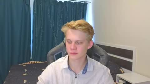 Snapshot of meow_mickey chatting on 4, 11, 2025 Mickey online show from 4, 11, 2025