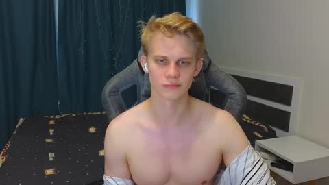 Snapshot of meow_mickey chatting on 5, 11, 2025 Mickey online show from 5, 11, 2025