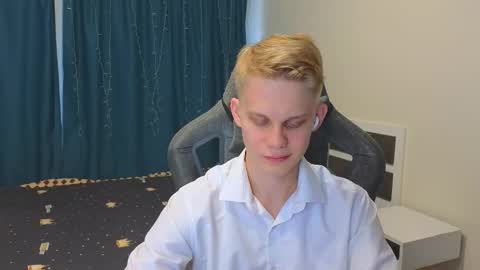 Snapshot of meow_mickey chatting on 7, 11, 2025 Mickey online show from 7, 11, 2025